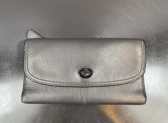 Coach Handbags - Vintage Coach Pebbled Leather Silver Trifold Wallet Turn Lock Organizer